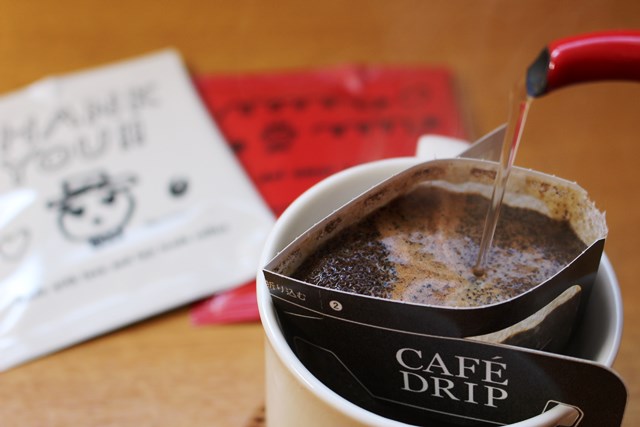  フェアトレードによる高品質コーヒー豆を使用したオリジナルパッケージのドリップパックコーヒー