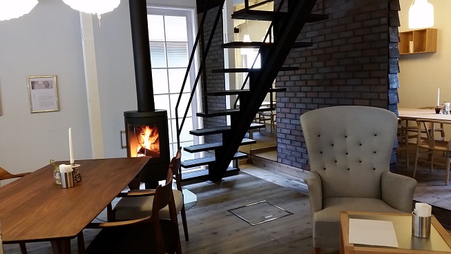 暖炉の灯りと共に、マヤビニックコーヒーが飲める、オーガニックにこだわった『DLoFre`s Cafe(ドロフィーズ カフェ)』