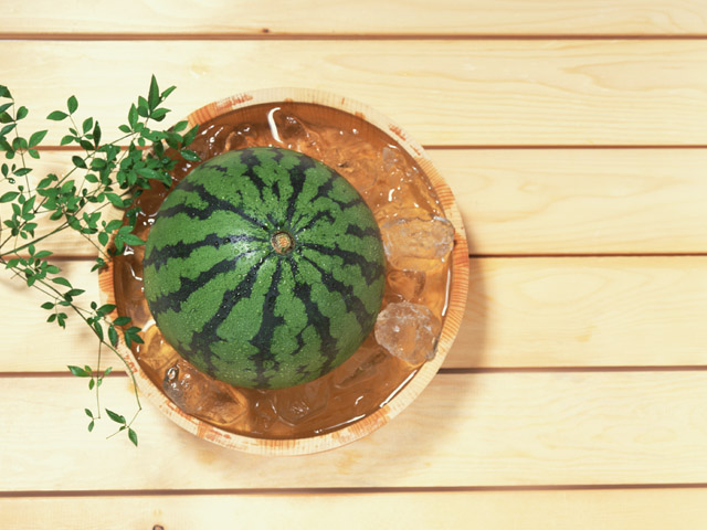 【暑中お見舞い申し上げます】・・・アイスコーヒー 時々 すいか、たまに ホットコーヒー で猛暑を乗り切ります♪